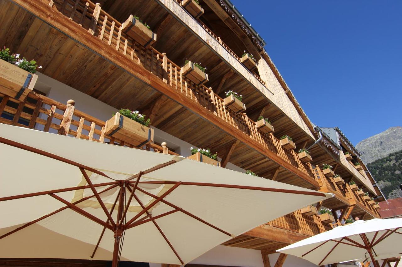 Hotel Le V De ווז'אני מראה חיצוני תמונה