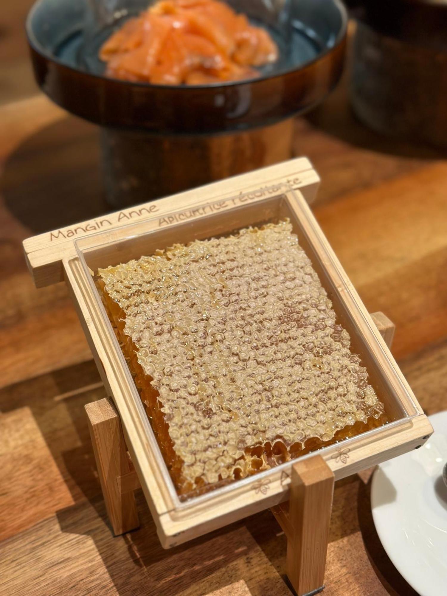 Hotel Le V De ווז'אני מראה חיצוני תמונה
